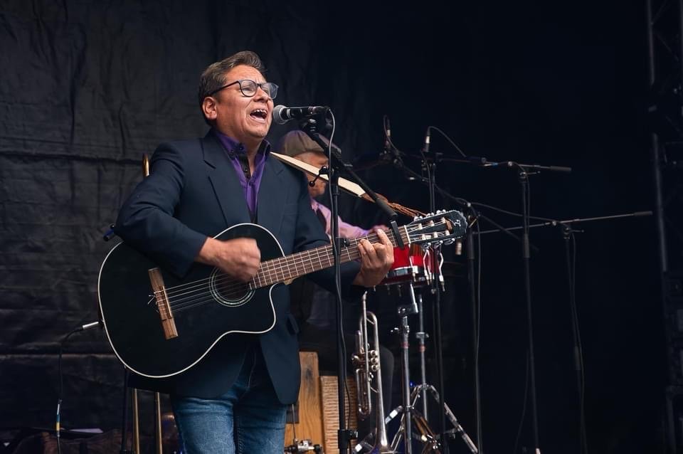 Jhonny Valencia - chanteur et guitariste