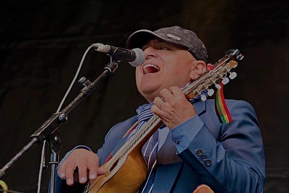 Omar Moreno - chanteur, guitare et charango